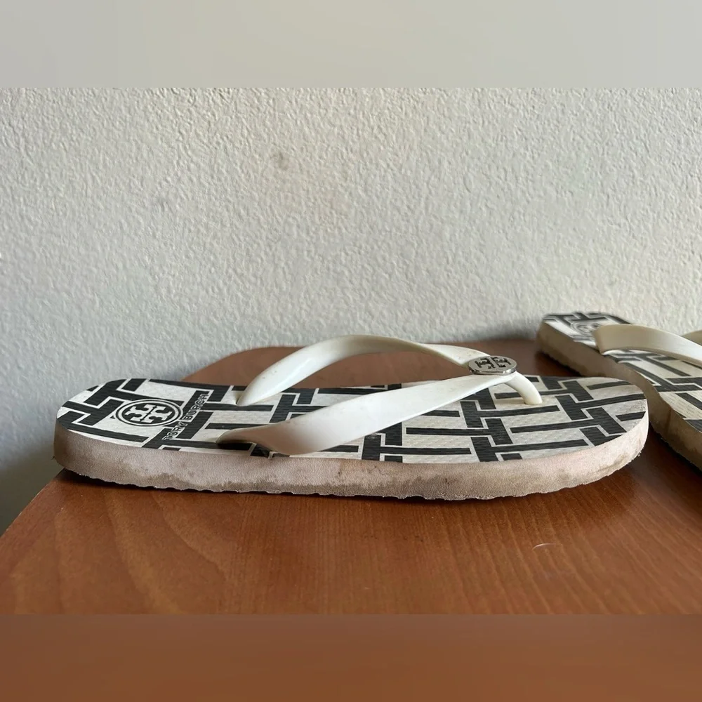 Tory Burch stylish logo ensures